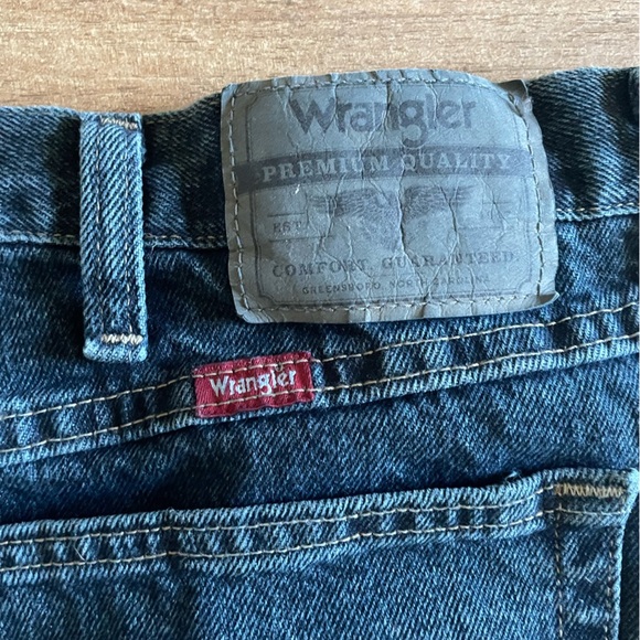 Wrangler Men's dark wash regular fit Jeans 42x32 - Picture 9 of 10